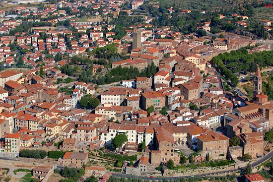 Miasto Castiglion Fiorentino. EU, Italia, Toscania/Arezzo. LOTNICZE.
